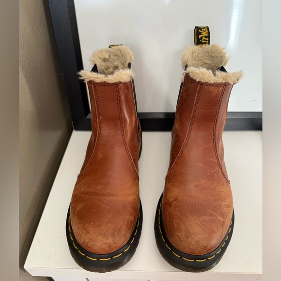 Dr. Martens Unisex Chelsea Boot 2976 Leather Faux Fur Lined women’s size 7 - Picture 4 of 15
